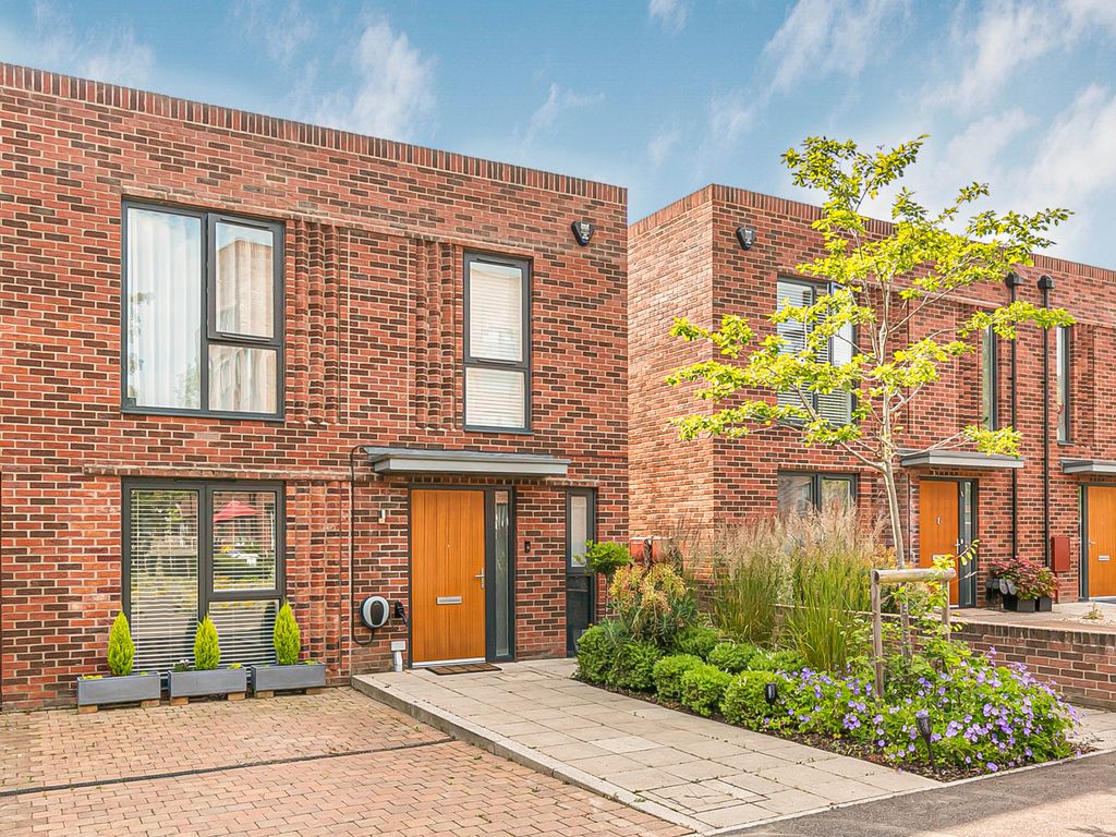 4 bed detached house to rent in Barnes Wallis Way, Bricket Wood AL2, £