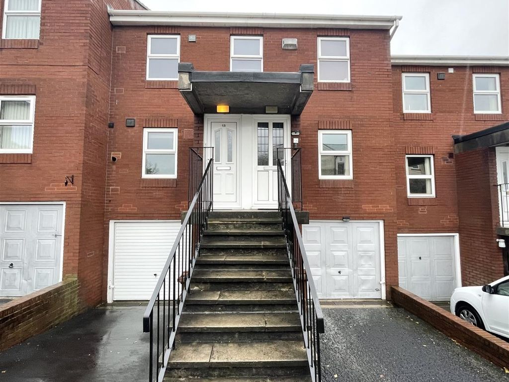 2 bed flat to rent in Twitch Hill, Horbury, Wakefield WF4, £795 pcm