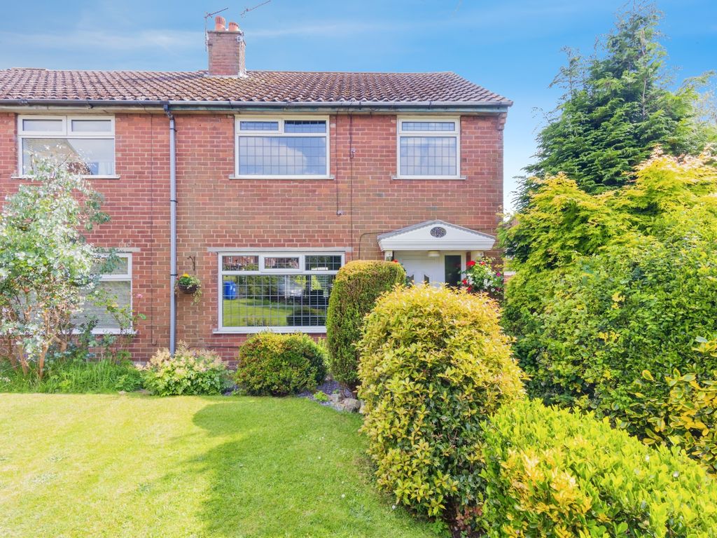 3 bed semidetached house for sale in Lyne Edge Crescent, Dukinfield