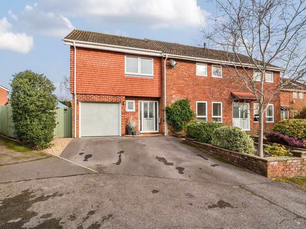 4 bed semidetached house for sale in Harting Down, Petersfield GU31, £