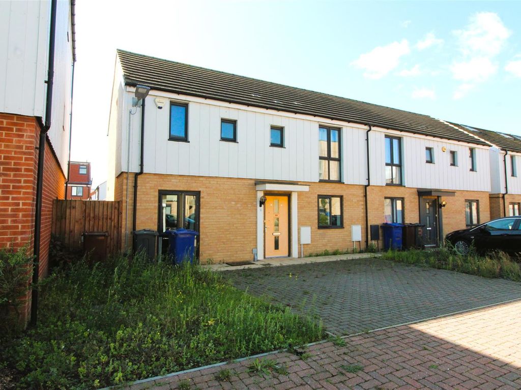 3 bed end terrace house to rent in Torino Way, South Ockendon RM15, £