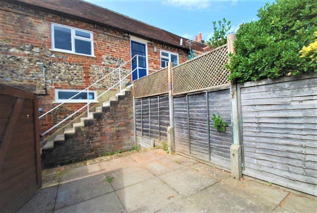 1 bed detached house to rent in Windsor End, Beaconsfield