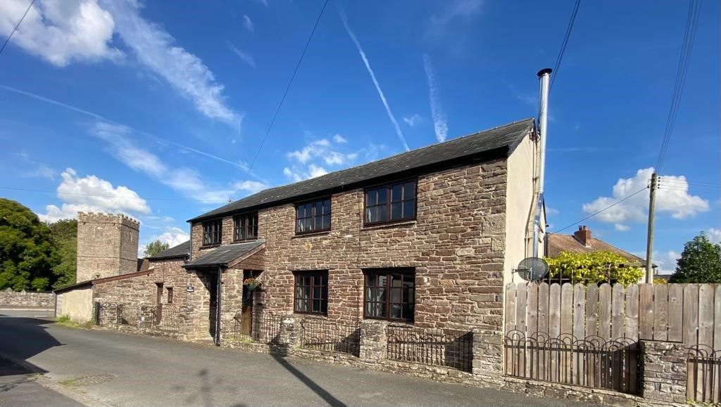 4 bed link detached house for sale in Llanfrynach, Brecon LD3, £390,000