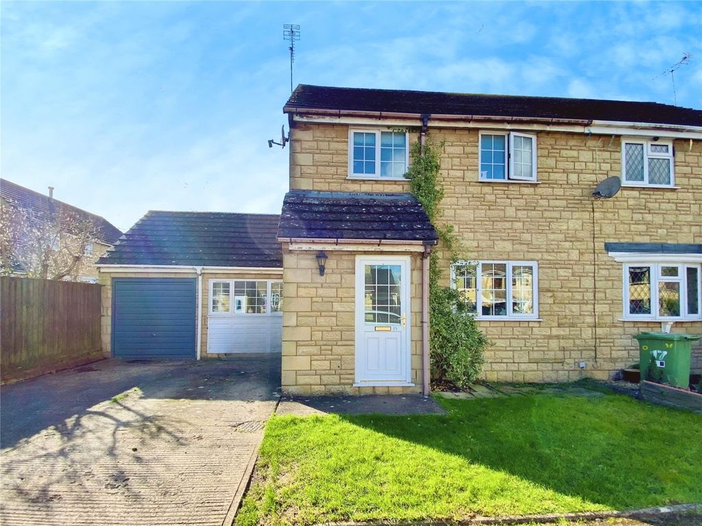 4 bed semidetached house for sale in Oak Way, South Cerney