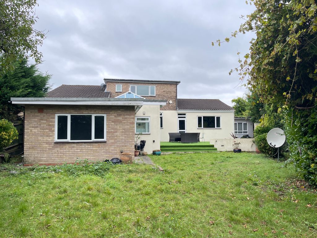 7 bed detached bungalow for sale in Beaufort Gardens, Norbury, London