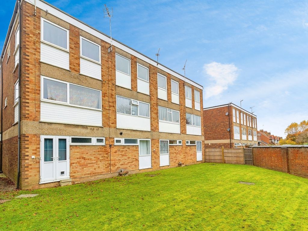 2 bed for sale in Vicarage Road, Bletchley, Milton Keynes