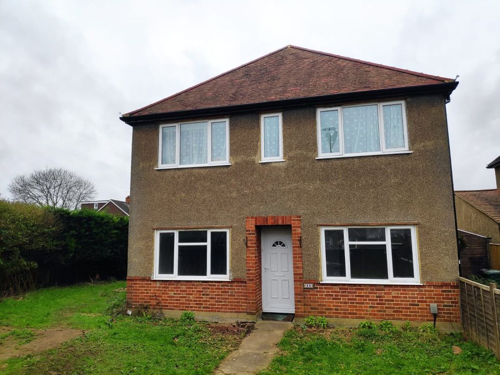 2 bed to rent in Horley Road, Redhill RH1, £1,500 pcm Zoopla