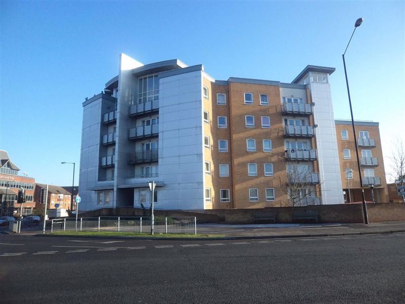2 bed flat to rent in Tuns Lane, Slough SL1 Zoopla
