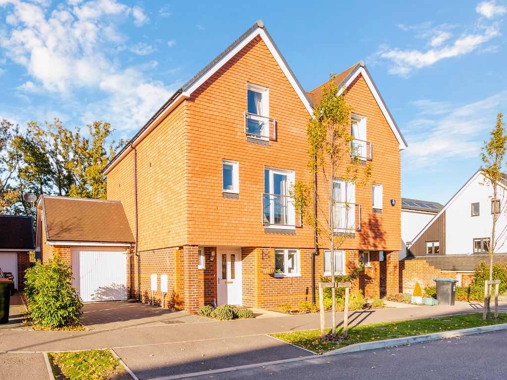4 bed semidetached house to rent in Fairviews, Oxted RH8 Zoopla
