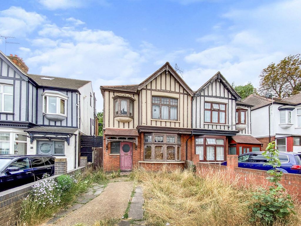 3 bed semidetached house for sale in Cranbrook Road, Gants Hill IG2