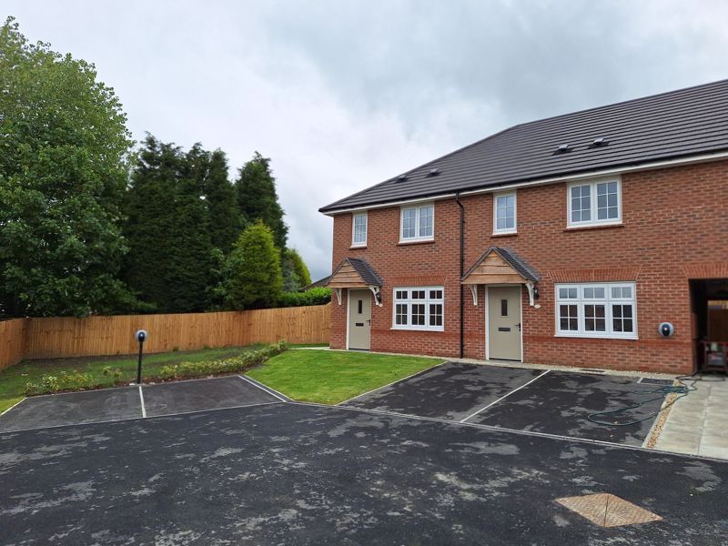 New home, 3 bed end terrace house for sale in Sandringham Drive