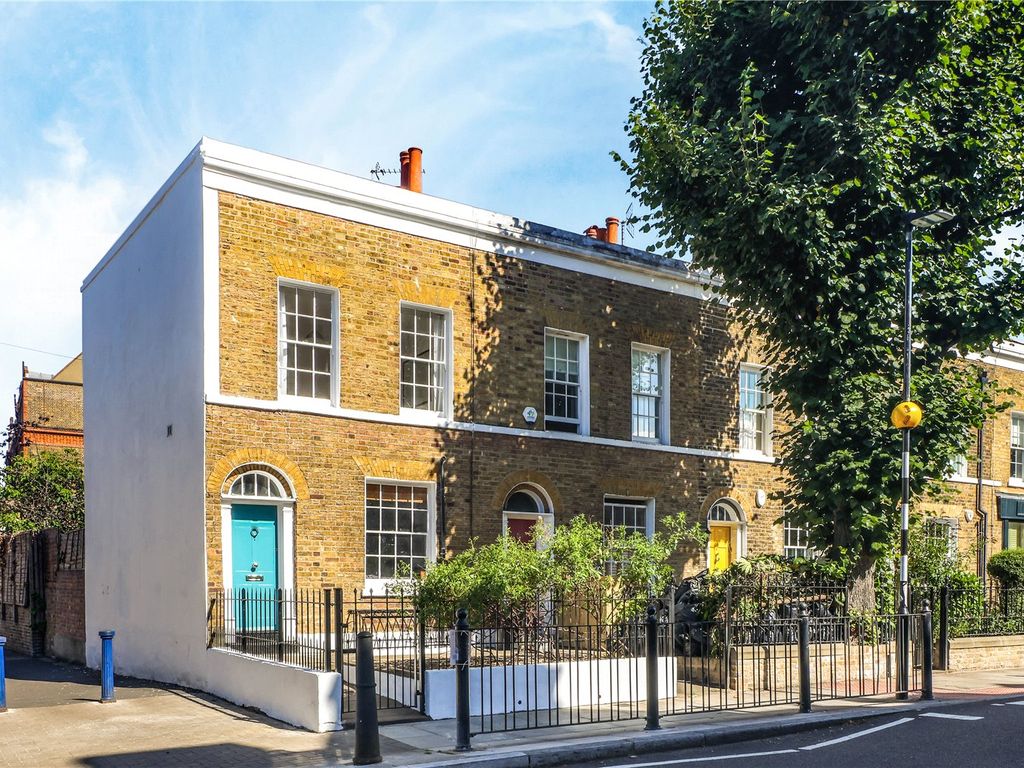 2 bed end terrace house for sale in Coborn Road, Bow, London E3, £