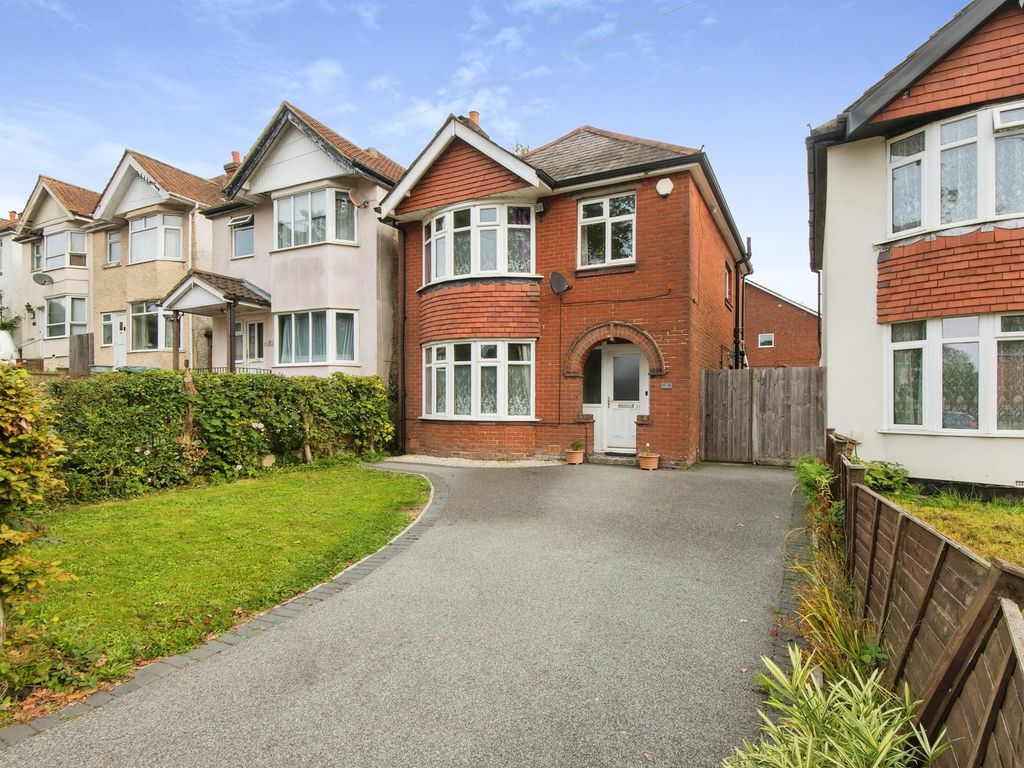 3 bed detached house for sale in Spring Road, Southampton SO19, £