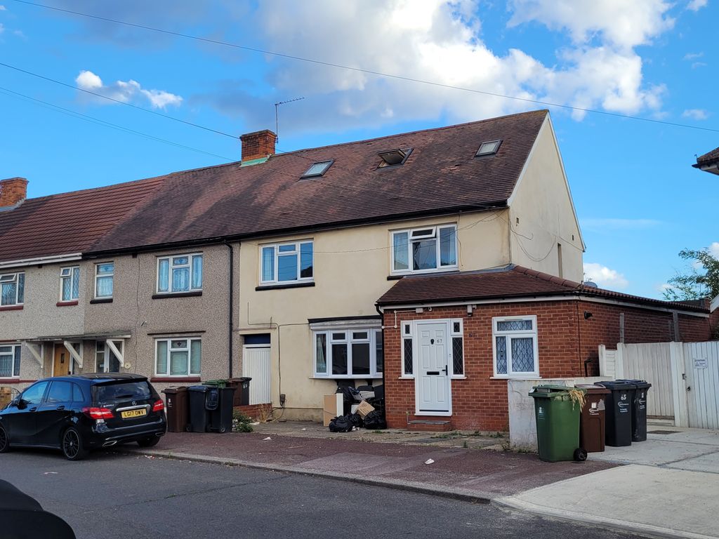 Room to rent in Bell Farm Avenue, Dagenham, Essex RM10 Zoopla