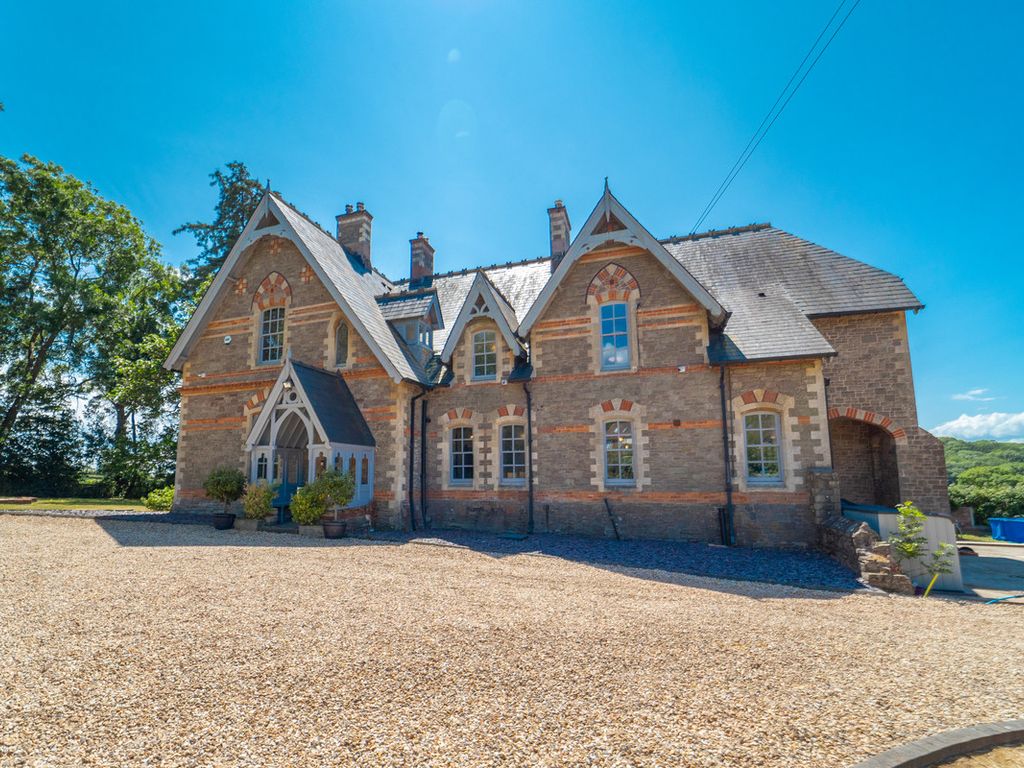 7 bed detached house for sale in Magor Road, Newport NP18, £1,500,000