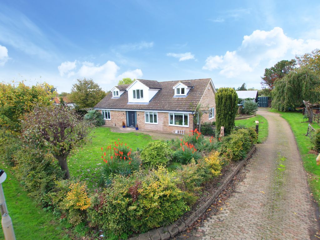 5 bed equestrian property for sale in Bedford Road, Sandy SG19, £
