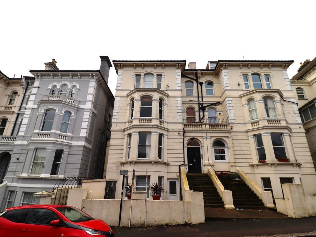 3 bed flat for sale in Cornwallis Gardens, Hastings TN34, £215,000 Zoopla