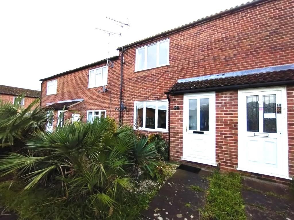 2 bed terraced house to rent in Derwent Road, Thatcham RG19, £1,250 pcm