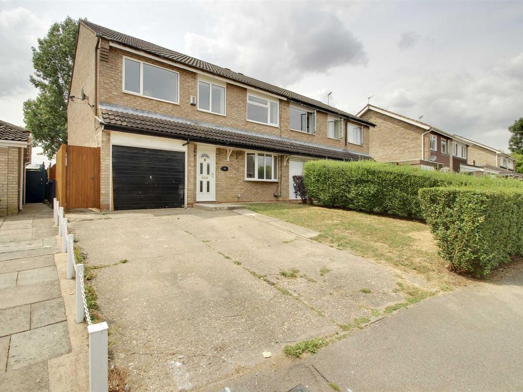 4 bed semidetached house to rent in Longfellow Drive, Newport Pagnell