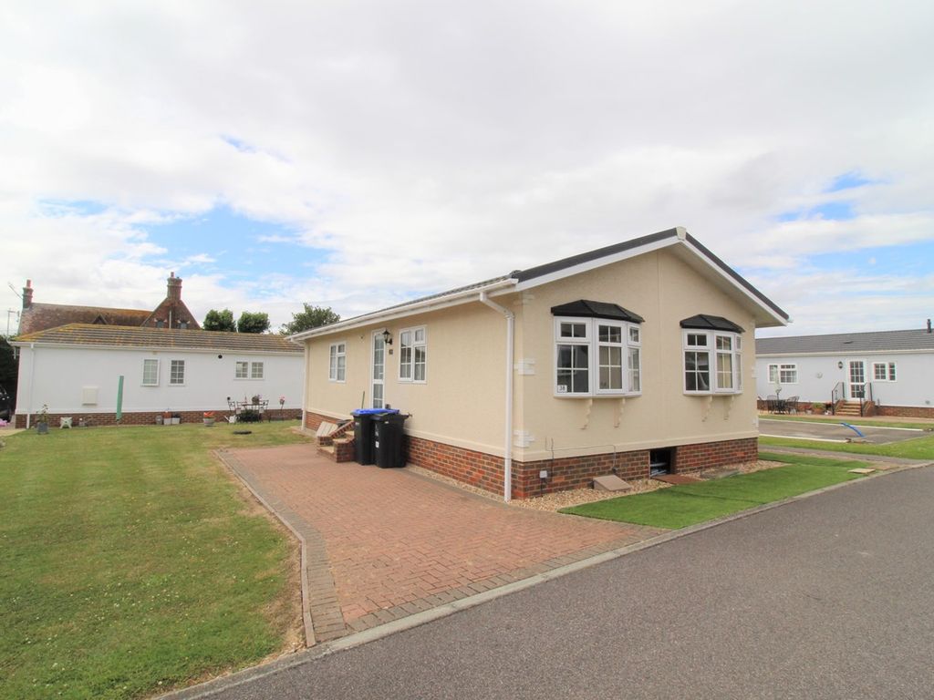 2 bed mobile/park home for sale in Faversham Road, Seasalter, Whitstable CT5, £210,000 Zoopla