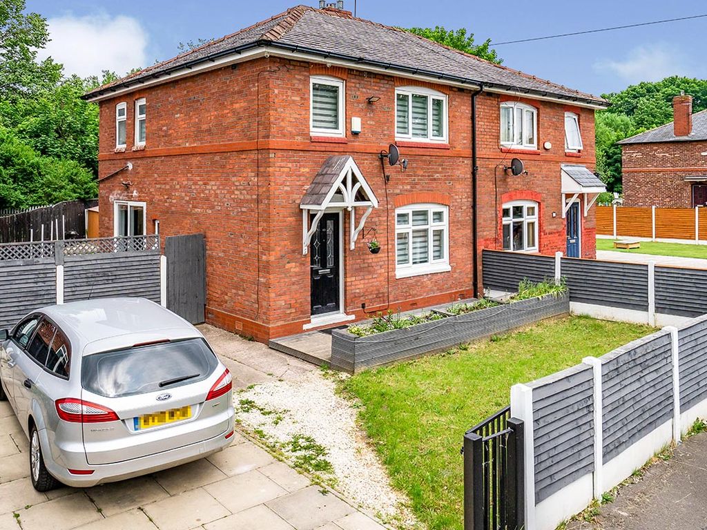 3 bed semidetached house for sale in Kingsley Avenue, Salford, Greater