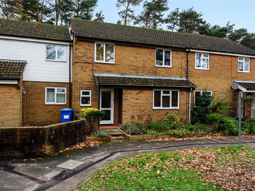3 bed terraced house for sale in Leaves Green, Bracknell, Berkshire