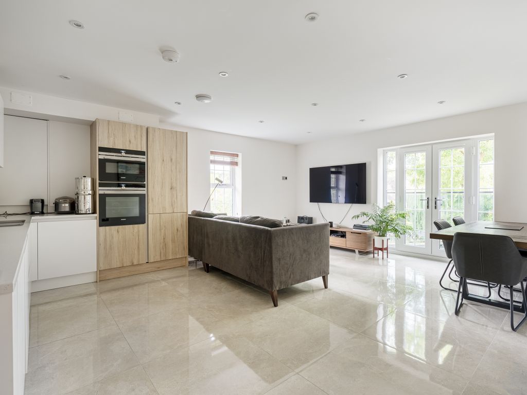 2 bed flat for sale in Roding Heights, 5 Station Way, Buckhurst Hill ...