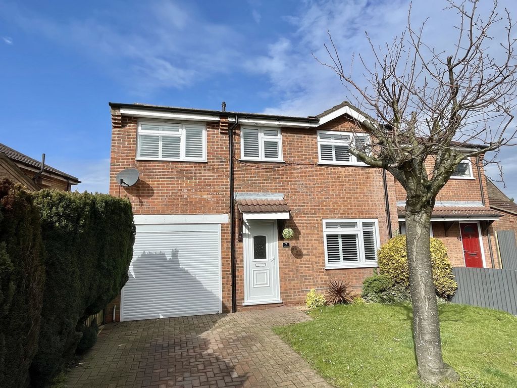 4 bed semidetached house for sale in Bayswater Drive, Glen Parva