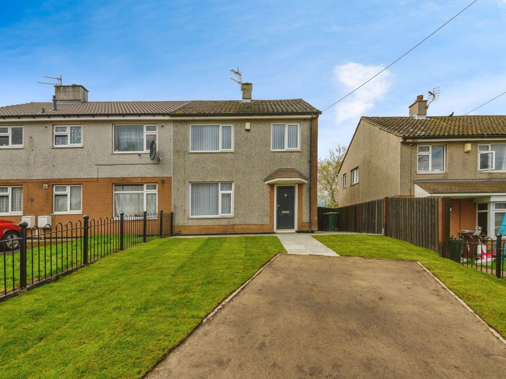 3 bed semidetached house for sale in Knutsford Grove, Bradford BD4, £