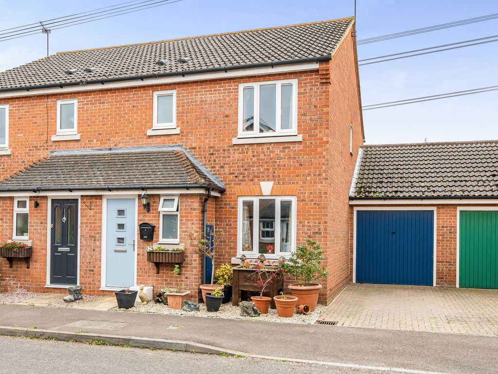 3 bed semidetached house for sale in Dagdale Drive, Didcot