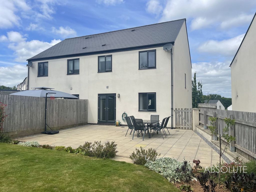 4 bed semidetached house to rent in Hollyhock Way, Paignton TQ4, £
