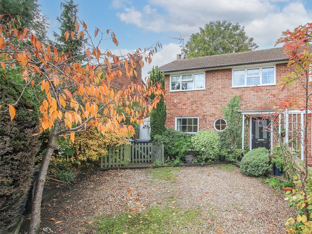 3 bed end terrace house for sale in Howlands, Welwyn Garden City
