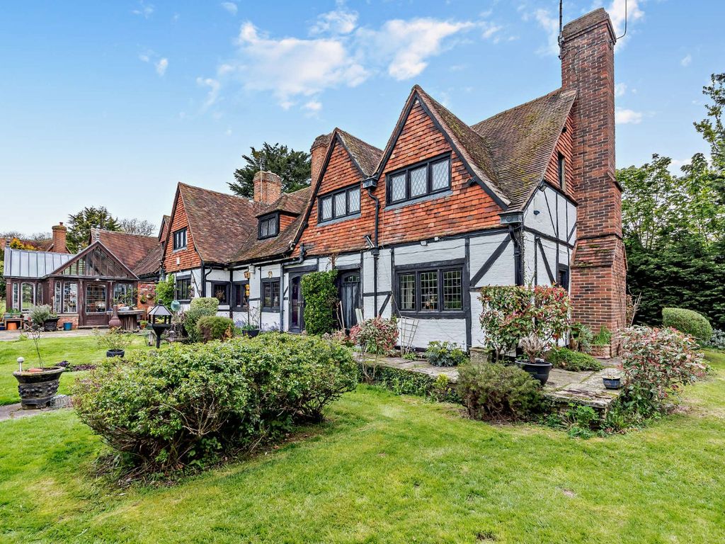 5 bed detached house for sale in Pincents Lane, Tilehurst, Reading