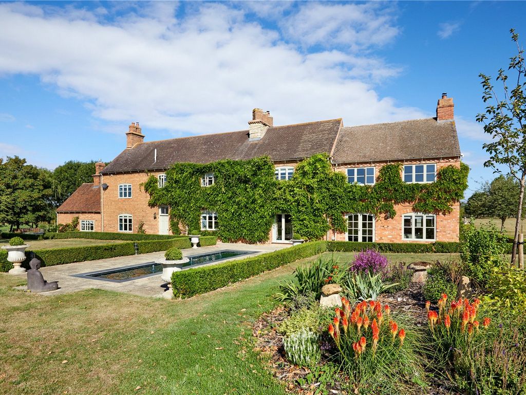 9 bed detached house to rent in Hillborough Lane, BidfordOnAvon