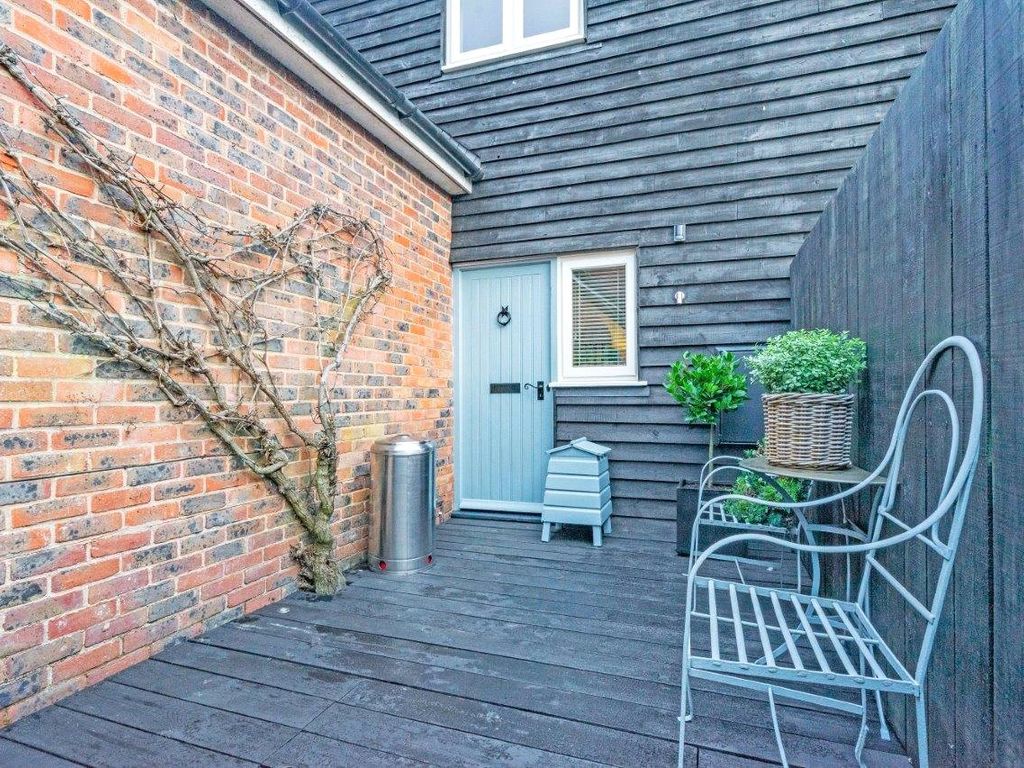 3 bed country house for sale in Stonegate Court, Stonegate, East Sussex
