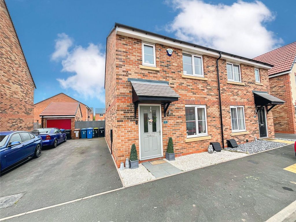 3 bed semidetached house for sale in Lycett Lane, Tamworth