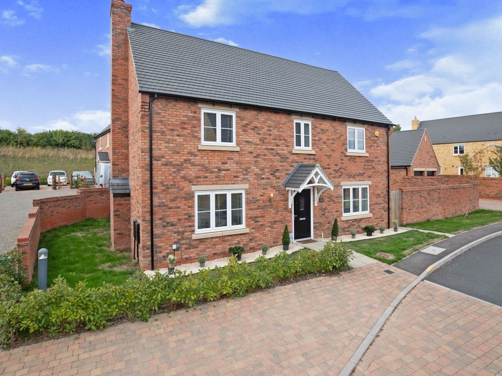 New home, 4 bed detached house for sale in Averis Way, Tredington