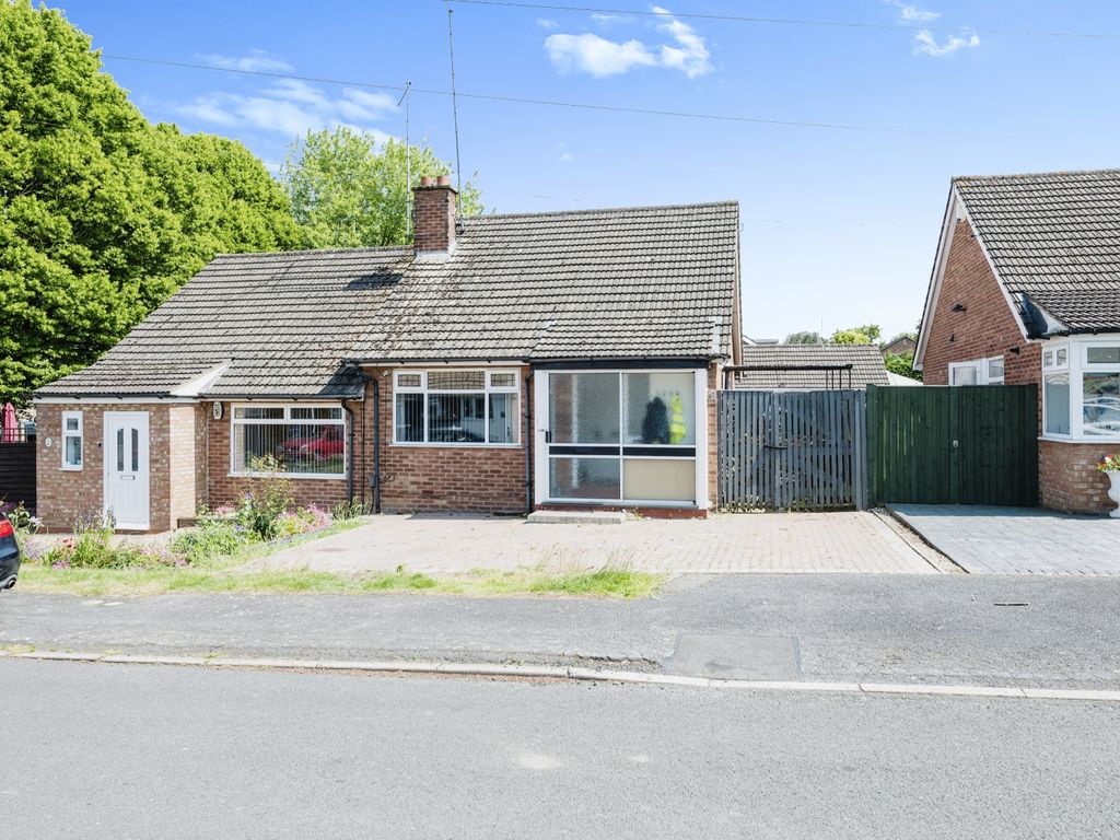 2 bed semidetached bungalow for sale in Oakleigh Drive, Duston NN5