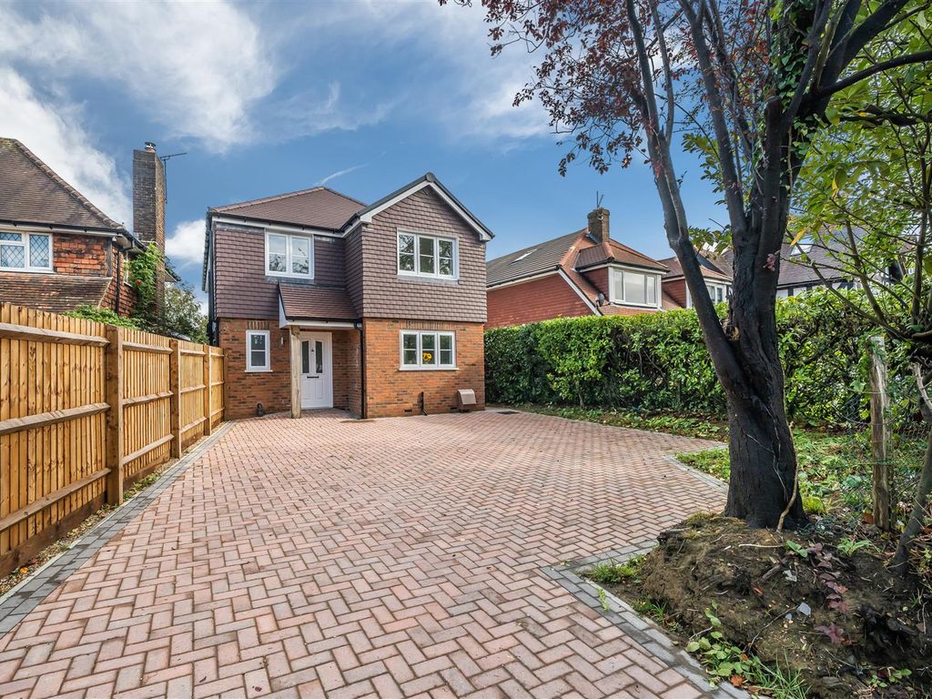 4 bed property for sale in Crowborough Hill, Crowborough TN6, £675,000