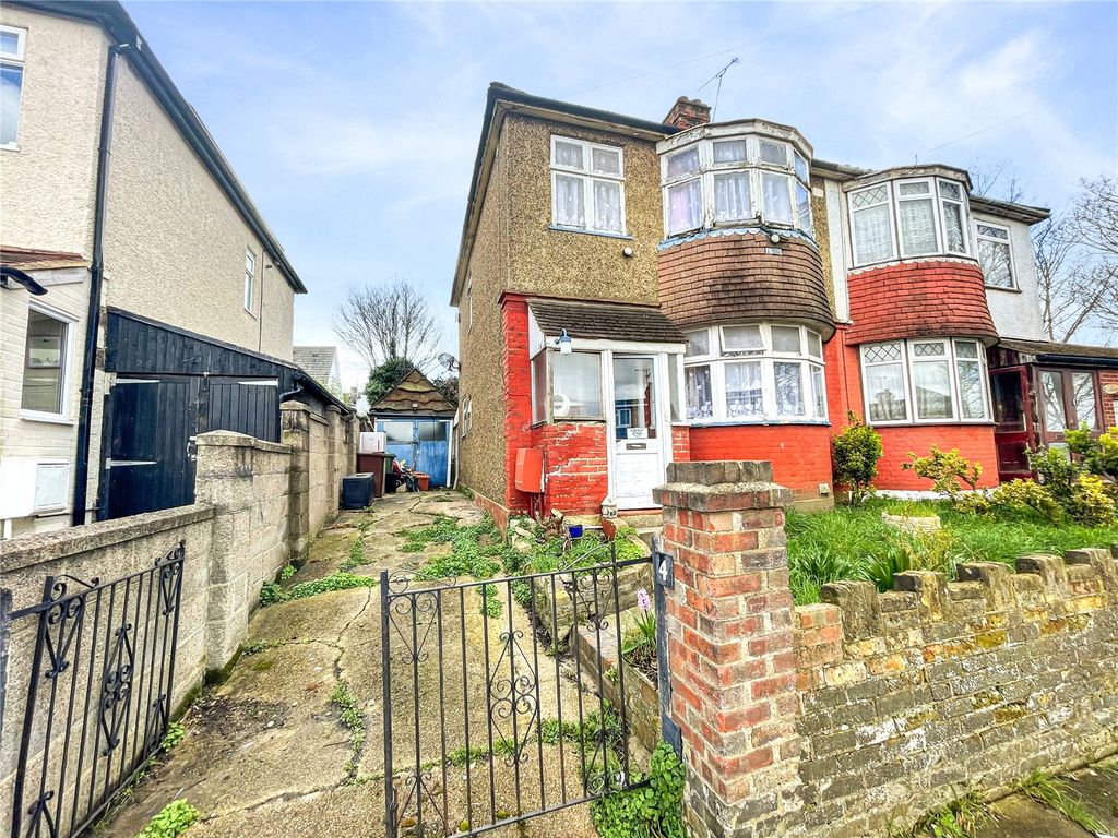 3 bed semidetached house for sale in St. Andrews Road, Gillingham