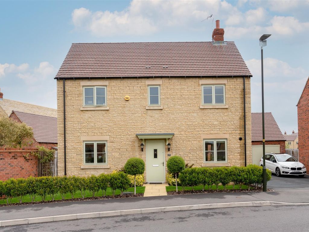 3 bed detached house for sale in Foxglove Close, MoretonInMarsh