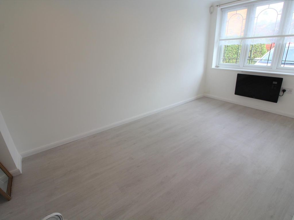 Studio to rent in Mylne Close, Cheshunt, Waltham Cross EN8 Zoopla