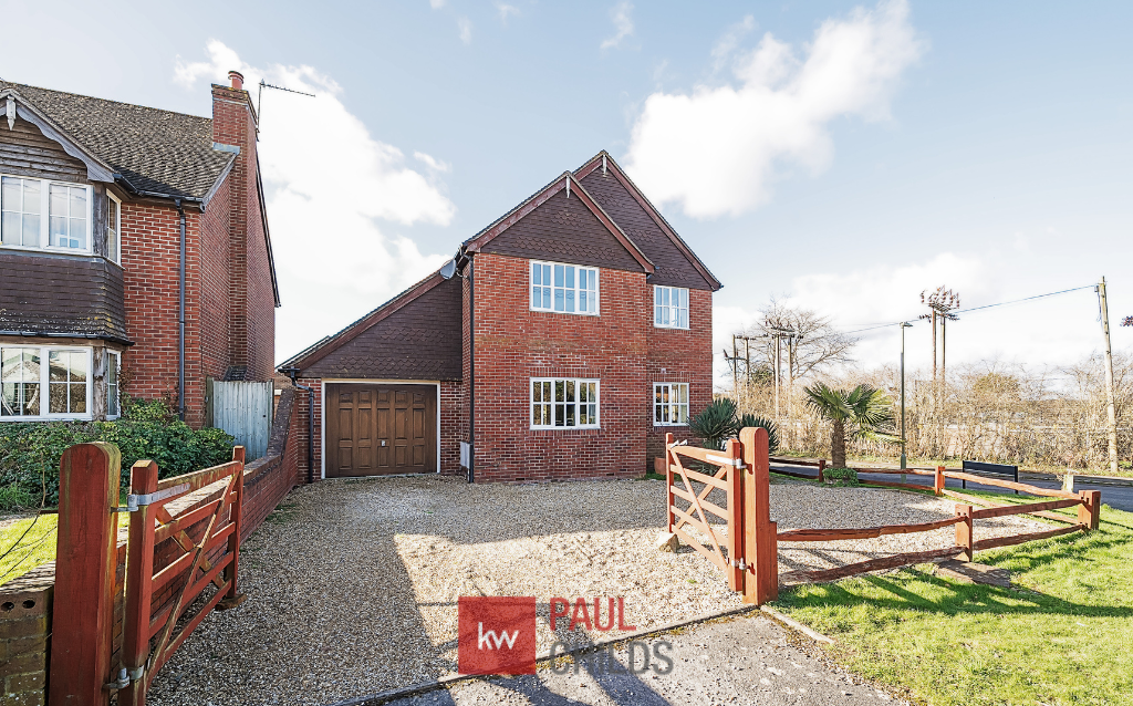 3 bed detached house for sale in Whitehouse Road, Reading, Berkshire