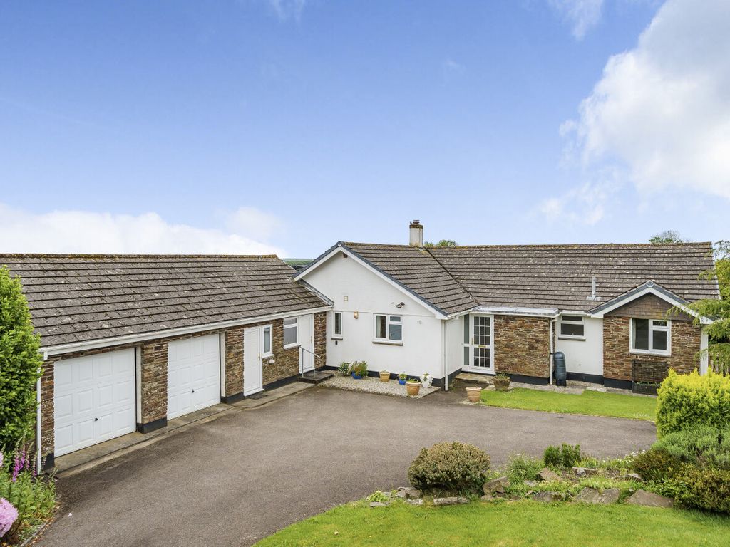 4 bed bungalow for sale in Rectory Gardens, Lanreath, Looe, Cornwall