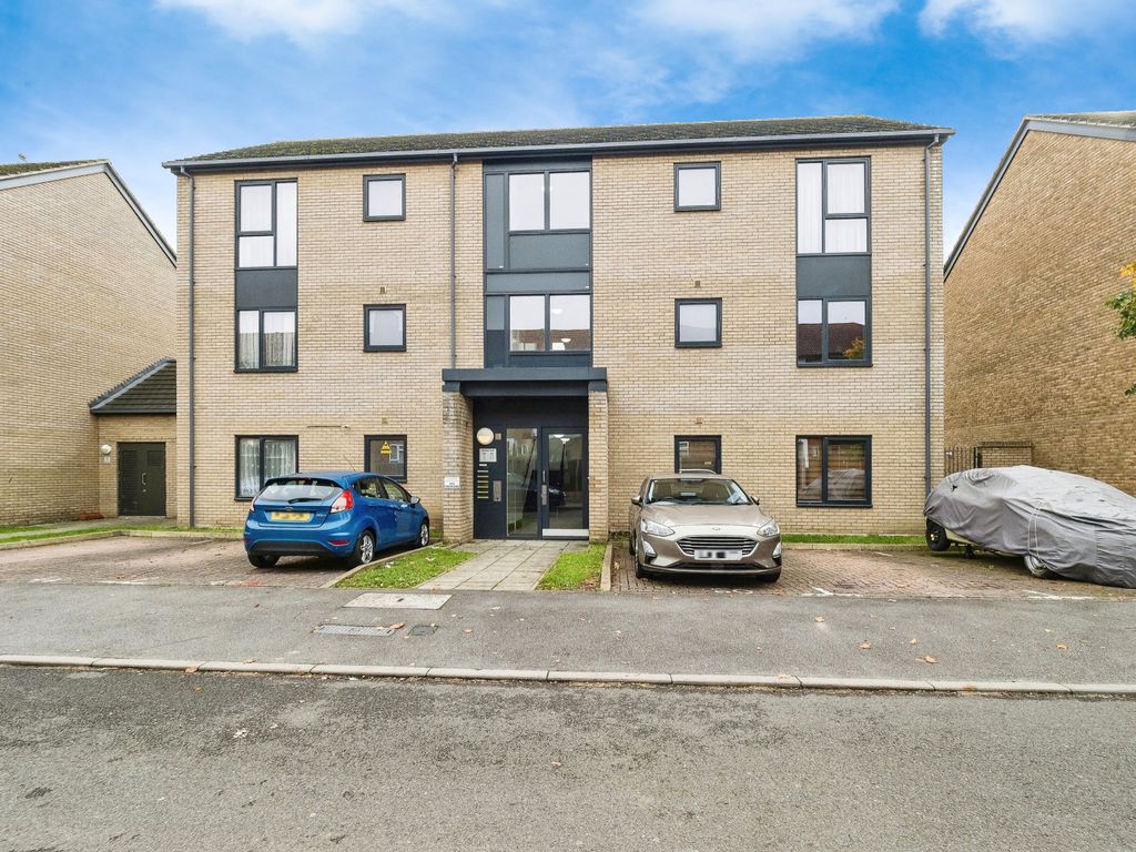 1 bed flat for sale in Darlington Gardens, Romford RM3, £200,000 Zoopla