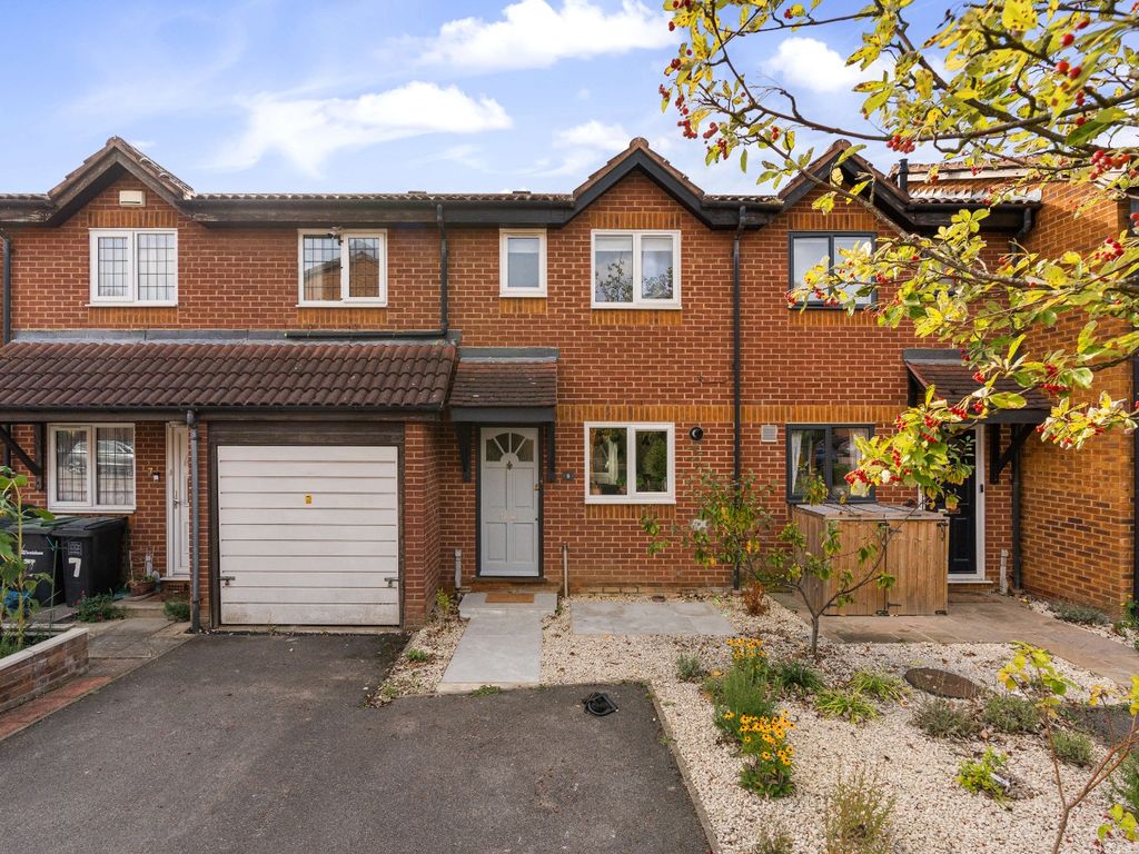 2 bed terraced house for sale in Cumberland Place, London, Greater