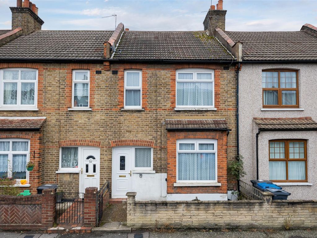 3 bed terraced house for sale in Malcolm Road, London SE25, £400,000