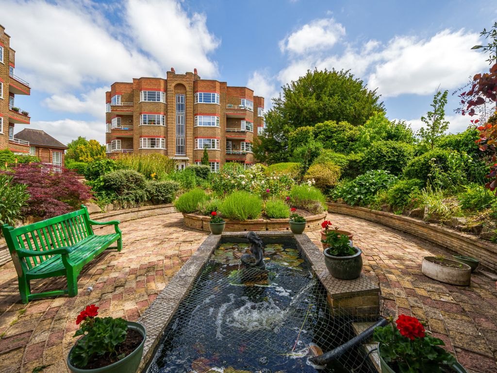 3 bed flat for sale in Park Road, Hampton Wick KT1, £499,950 Zoopla