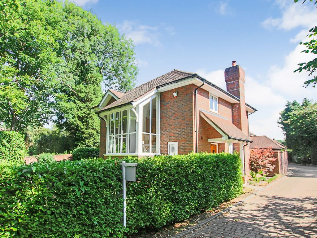3 bed detached house for sale in Glendale, Felbridge, East Grinstead