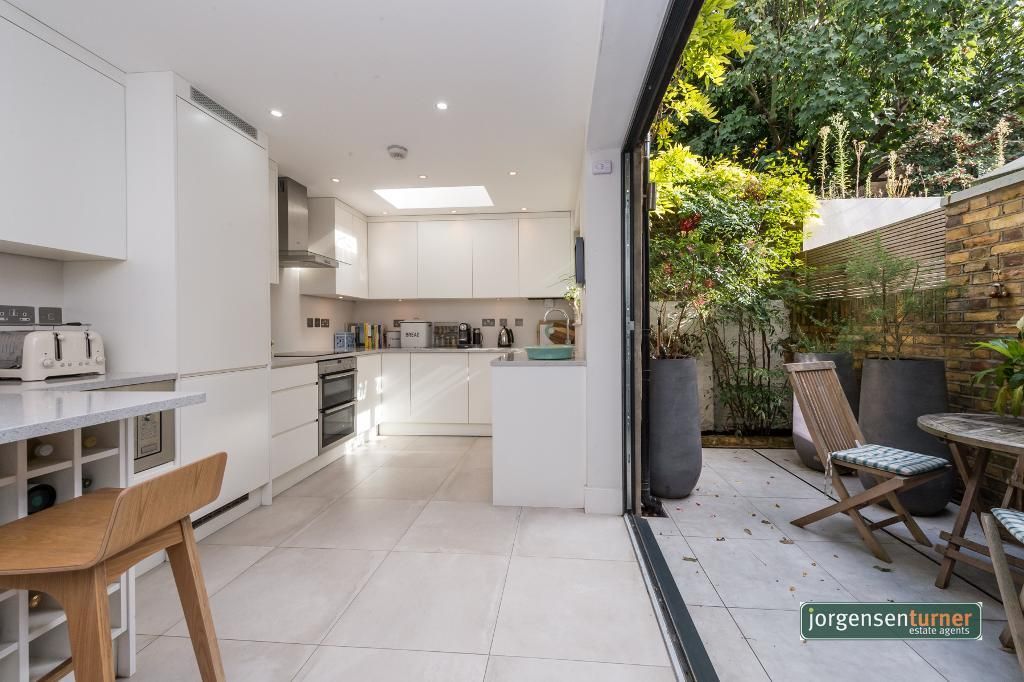 3 bed property for sale in Tunis Road, Shepherds Bush, London W12 Zoopla